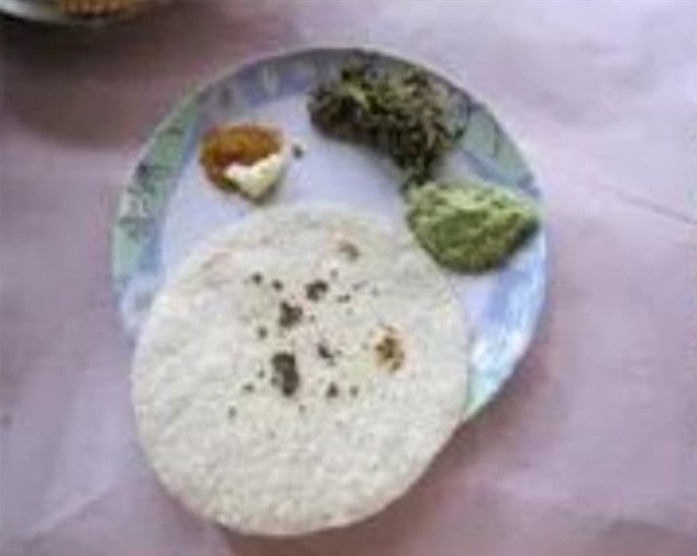 Akki rotti served with chutneys — a Malnad breakfast favourite